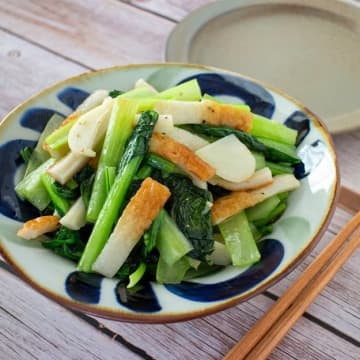 【小松菜を買ったら絶対コレ作って！】「ビビるほどうまい…」「節約もできて助かる♪」我が家の鉄板小松菜レシピ3選