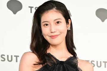 ぴったぴたドレスにファン悶絶…阿部なつき、ランウェイ登場に「綺麗なボディーライン」「目が離せなくなる」