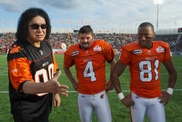 ＫＩＳＳのジーン・シモンズが不法移民問題を語る「列に並ぶべきだ」