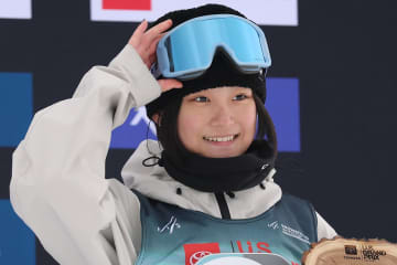 16歳の“現役女子高生”清水さらにアクシデント発生！「転倒して肩を痛めた」 五輪初出場を狙うミラノ大会に向けて「日本で回復に専念」【スノーボード】