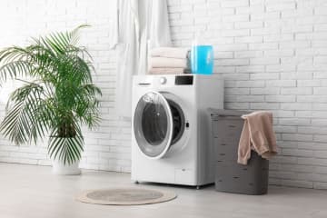 洗濯機は「ドラム式・縦型」で“電気代・水道代”はどれだけ違う？「乾燥機能」があるならドラム式のほうが便利でしょうか？“1回あたりのコスト”も比較