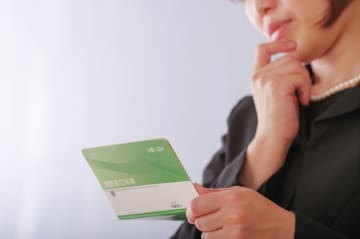 終活中の母に「戒名いらないから、葬式は安くね」と言われた! あまり安いと「親に申し訳ない」と感じてしまうのですが“本人の希望”なら問題ないですか? 平均費用もあわせて確認