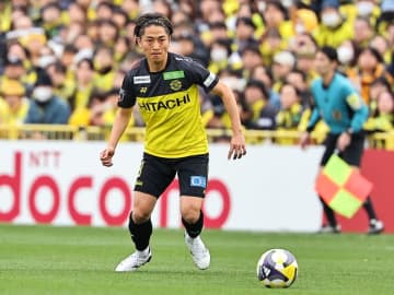 「リーグを獲るのは簡単ではない」逆転優勝にあと一歩届かず…柏MF小泉佳穂は落胆。築いたチームスタイルへの想いを語る「トレンドを変えたい気持ちと、異質だからこそ…」