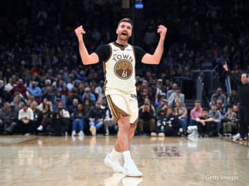 ウォリアーズ、主力選手を大量に欠く中でキャブスに勝利…初先発のスペンサーが躍動