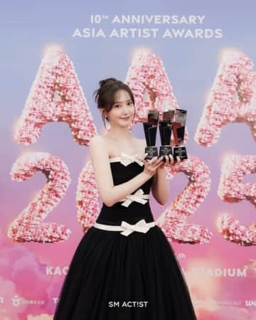 少女時代 ユナ「2025 AAA」で大賞を含む3冠を獲得“これからも見守ってほしい”