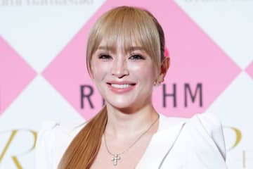 浜崎あゆみ「今日から家族が2人増えました」　“愛おしい写真”はお預けも保護犬猫団体に感謝