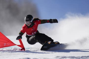 スノボW杯、三木が今季初優勝　女子パラレル大回転