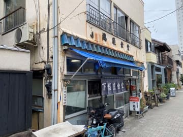 店とともに70年、変わらぬノレンの向こうで待つ女将さんの“昭和の記憶”。両国『下総屋食堂』<後編>【街の昭和を食べ歩く】