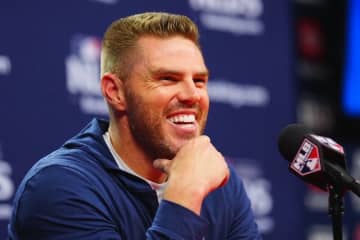 翻弄されるフリーマン…子どもからダメ出し「自分で言って！」　雑すぎる扱いにネット爆笑