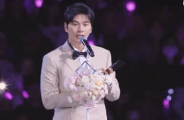 イ・イギョン、私生活に関する議論後…公の場で初めて言及「必ず犯人を捕まえる」