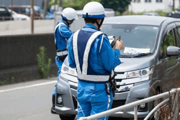 72歳のおばあちゃんが “11年前に失効” した免許で『逆走』現行犯で逮捕され話題に「この車の所有者は？本人名義？」「パチ屋の出入り口で張ったら同じようなやからがなんぼでも検挙できると思う」