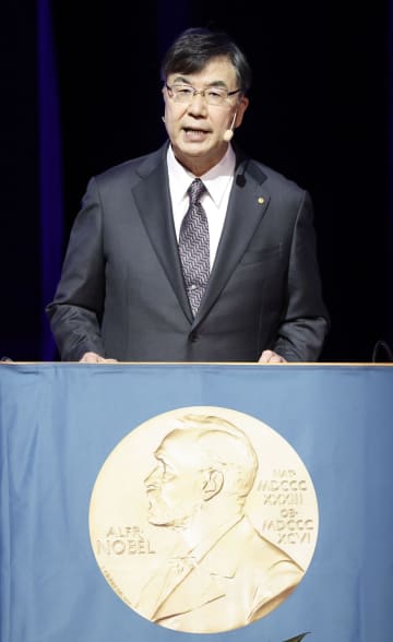 ノーベル賞受賞は「大きな栄誉」 聴衆から坂口氏に惜しみない拍手