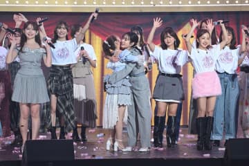 前田敦子 AKB48コンサートに約8年ぶり〝降臨〟 高橋みなみは1曲目から〝大号泣〟