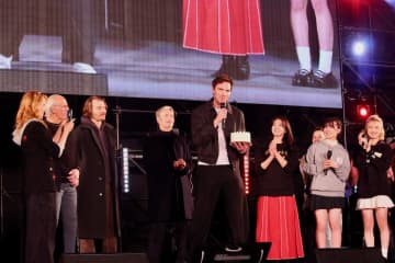 豪華セレブ19名集結で「東京コミコン2025」閉幕 ニコラス・ホルトの誕生日サプライズも
