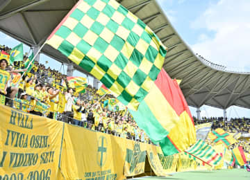 0-3から4-3と"フクアリの奇跡”再び！2008年生まれの初出場、17歳高校2年生が落ち着き払ってループ弾！17年ぶりJ1復帰に”王手”｢ワンダーボーイ、誕生の瞬間を見た｣｢クラブ史に残る伝説のゴール｣