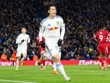 「なぜ外すのか理解できない」前節に衝撃弾の日本代表MFが先発落ちで現地ファン憤慨→途中出場で王者から劇的な２戦連発！「信じられない」「誰がチャンスを作るんだ？」