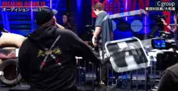 「これは自殺行為」「マジでやばい」大乱闘勃発！エンセン井上、ブチギレ大暴れで“異常事態”…悪童レオの卑劣な行為に会場が凍りつく