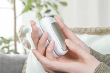 発熱10秒！  ポケットサイズの「ハンディウォーマー」 温度3段階調節＆セパレート使用が便利！