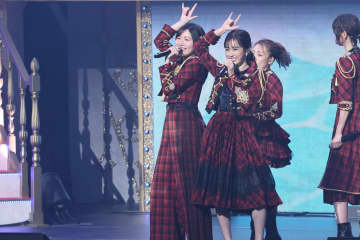 前田敦子 自身がセンターを務める楽曲を続々披露！ポニシュシュ・エビカツにファン熱狂　AKB48 20周年公演