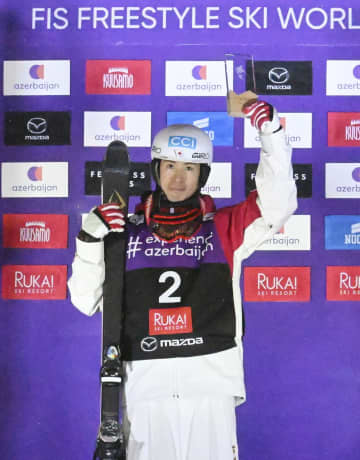 世界王者の堀島がW杯開幕戦優勝　モーグル男子、通算23勝目