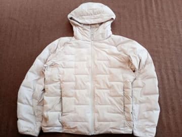 ダウンジャケットの砂汚れは『軍手』落とせる！？噂の方法を検証してみた結果…「これで外遊びも安心♪」