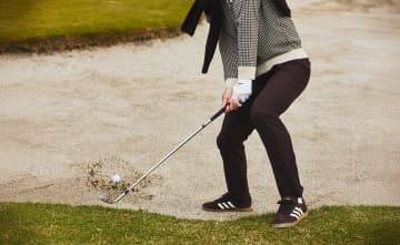 トレンドのブラウンを主役に アディダス「ガゼル」で作る初冬のゴルフコーデ