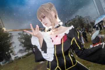 【コスプレ】優雅なドレス姿が貫禄ありすぎる！現代に降臨した『うみねこのなく頃に』黄金の魔女の佇まいが強くてかっこいい【写真8枚】