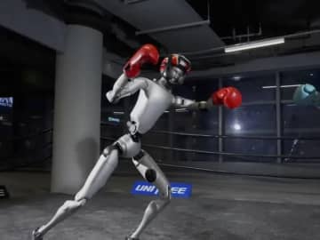 中国企業のヒト型ロボット、格闘能力を手に入れる　対戦相手を破壊も【動画】