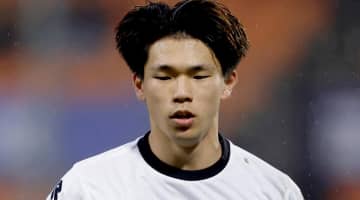 慶應大出身20歳、欧州で6点目ゴール！28歳日本代表FWとスタメン争いも「僕らはいい友人」