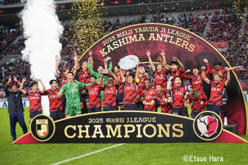 常勝軍団・鹿島を復活させた2人！抱き合った新旧の指揮官！最後まで戦い続けた優磨！観客席を赤く染めたサポーターたち！茨城県はJ1、J2同時優勝！
