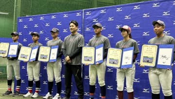 ブルペンで中学生6人にマンツーマン指導　巨人・田中将大が少人数制の「マー君ラボ」を開催