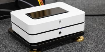 BLUESOUND、3chアンプ搭載ネットワークプレーヤー「POWERNODE」。テレビとも連携可能