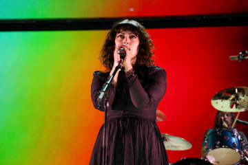 デイヴ・グロールの娘ヴァイオレット、デビュー曲「THUM」＆「Applefish」公開