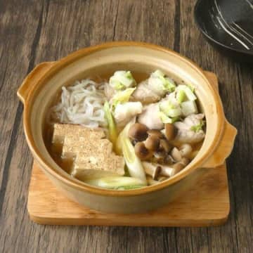 パクっと食べやすい！「肉巻き白菜の鍋」