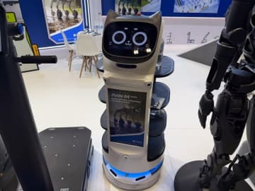 「ガストのネコ型ロボット」Pudu、ヒト型や4足歩行に進化へ【展示会レポ】