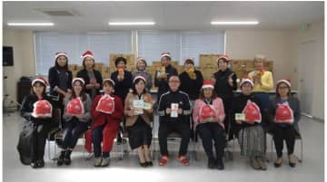 アクシアル、長岡商工会議所女性会の「ひとり親家庭支援事業」に菓子を寄贈