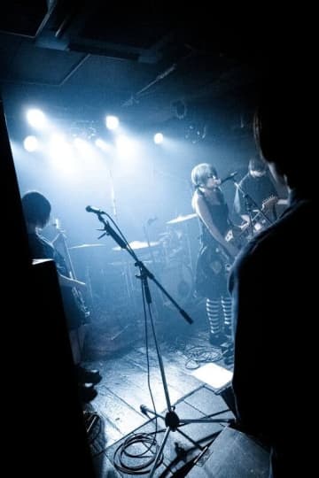 「ナイトメアポップ」を掲げるロックバンドsadchelsea、2nd EP「Vanitas」リリース