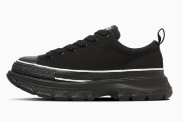 コンバース厚底スニーカー「トレックウエーブ」鮮やか差し色のオールブラックモデル