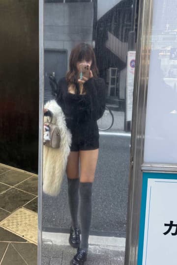 「身体の半分以上が脚」　176cm股下90cmの「無加工」全身ショットに衝撃「この長さはヤバい」