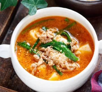 旨味と辛味で食欲全開!「ひき肉のピリ辛スープ」で体ぽかぽか♪