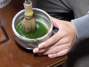 茶道部部員の『お茶の点て方』にツッコミ続出　「わびさびとは…」「千利休も腰抜かす」