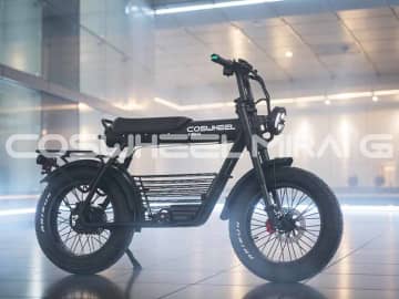【COSWHEEL】特定小型原付ニューモデル「COSWHEEL MIRAI G」を発表！ カメラ内蔵の大画面ディスプレイ搭載