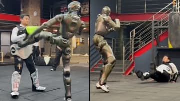 人型ロボットがキック、倒した相手はCEO　中国