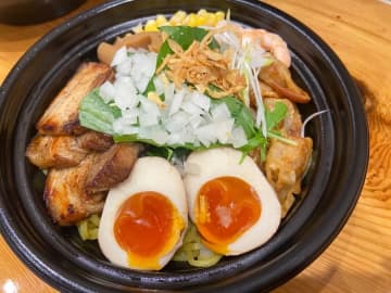 【都立家政】麺大盛り無料コスパ最高の絶品盛り合わせラーメン【魚介豚骨ラーメン あき家】