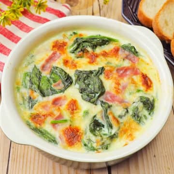 【ほうれん草に牛乳を注いで焼くだけ】「グラタンより簡単」「寒い日はこれ一択」火を使わずに作れる絶品おかずレシピ