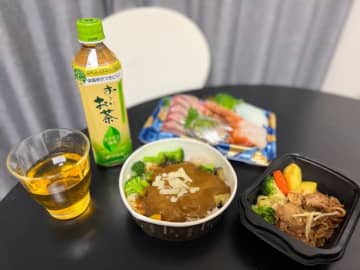 体脂肪＆コレステロール低減効果を発揮！食事と飲みたいトクホの「お〜いお茶 カテキン緑茶」×おすすめランチメニューを管理栄養士が提案！