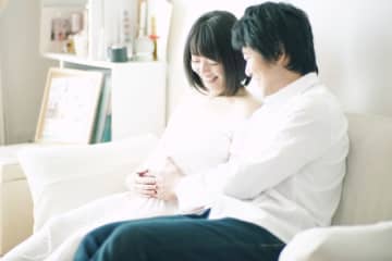 「妊娠・出産期のお⾦と保険」に関する意識調査を実施。約4⼈に1⼈がパートナーとの”お⾦のコミュニケーション不⾜”に