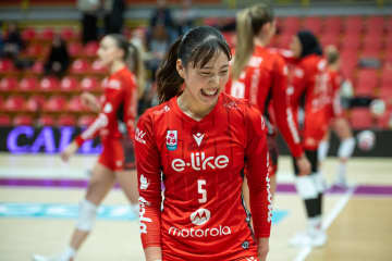 スタメン出場の関菜々巳！ 1セット落とすも立て直しを見せてチームは勝利【セリエA女子】