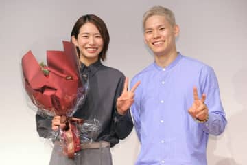 「足がかわいい！」「大きくなりそう」古賀紗理那＆西田有志夫妻が公開した“産まれたばかりの第１子”に反響！新米パパは「母子共に元気です！」と報告