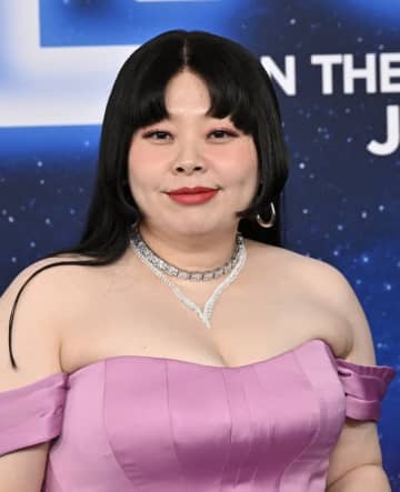 「まさかの飛び出る系w」渡辺直美、1週間のコーデ動画を投稿。カメラに背を向けて走ると……「初めて見るタイプ」「びっくりした」